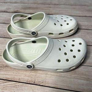 White Crocs size Women’s 11